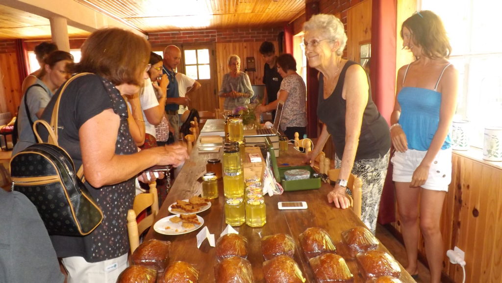 Journée-portes-ouvertes-28-septembre-2019-dégustation-miel